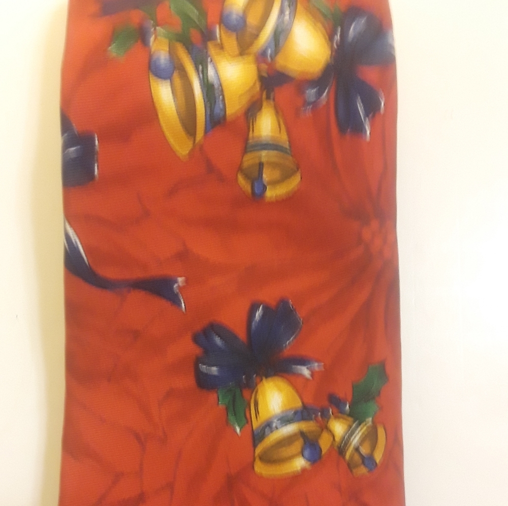 Men's HAnd knotched Lands' End Christmas Print Tie - Picture 2 of 5